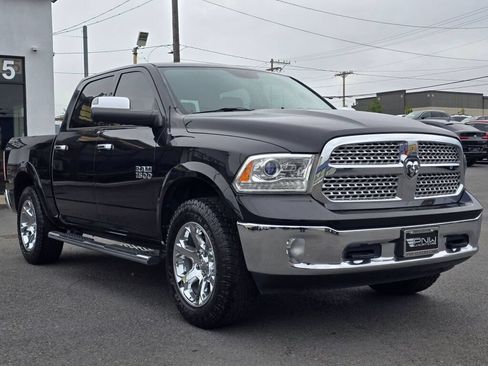 Used 2017 RAM 1500 Laramie w/ Convenience Group AWD/4WD image 4