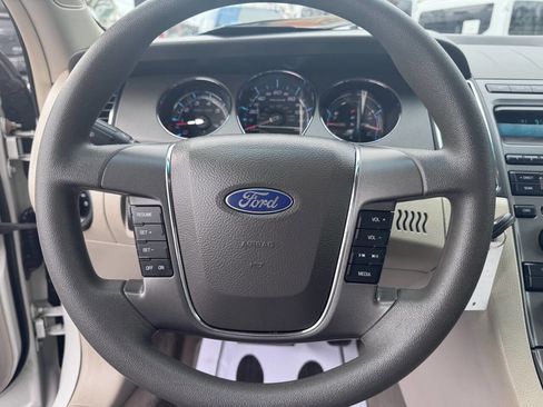 Used 2011 Ford Taurus SE image 19