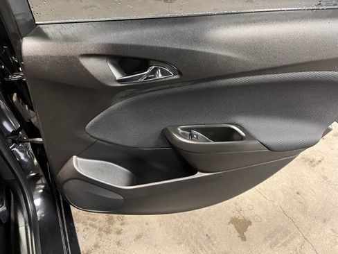 Used 2017 Chevrolet Cruze LT image 13