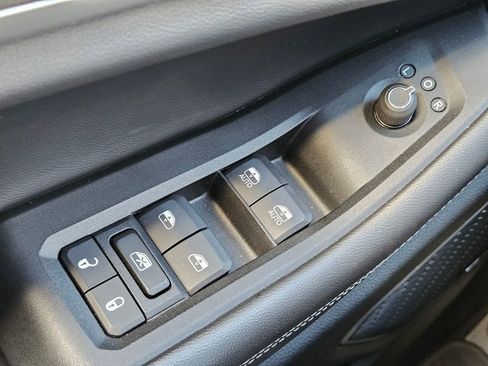 Used 2022 Jeep Grand Cherokee Limited image 17