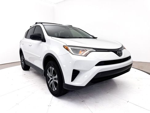Used 2018 Toyota RAV4 LE w/ Carpet Mat Package FWD image 8