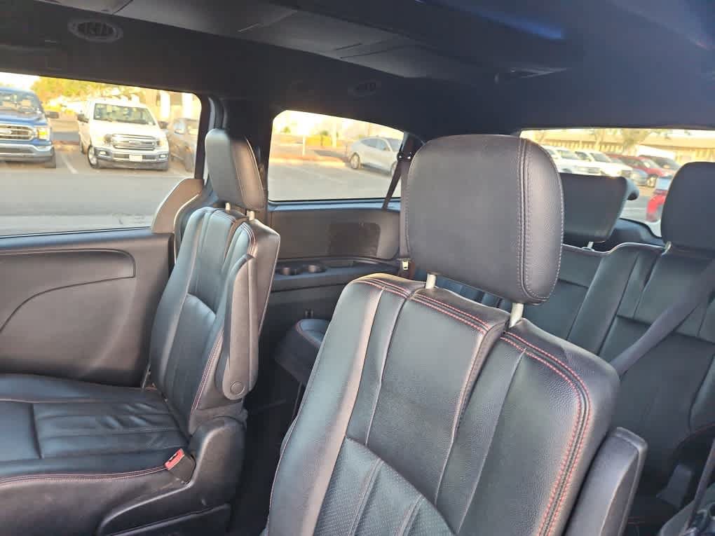 Used 2016 Dodge Grand Caravan R/T FWD image 11