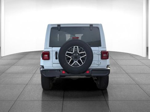 Used 2025 Jeep Wrangler Unlimited Sahara AWD/4WD image 6