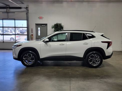 Used 2024 Chevrolet Trax LT w/ Driver Confidence Package FWD image 8