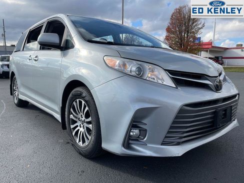 Used 2020 Toyota Sienna XLE image 23