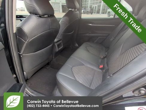 Used 2018 Toyota Camry SE image 12