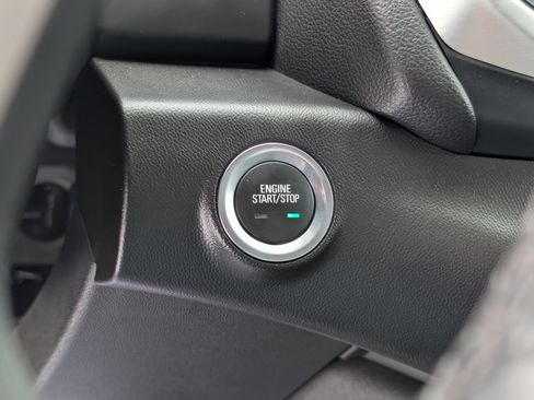 Used 2024 GMC Terrain SLT image 19