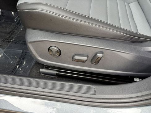 Used 2025 Volkswagen Jetta SE image 24