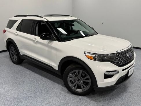 Used 2022 Ford Explorer XLT w/ Equipment Group 202A AWD/4WD image 43