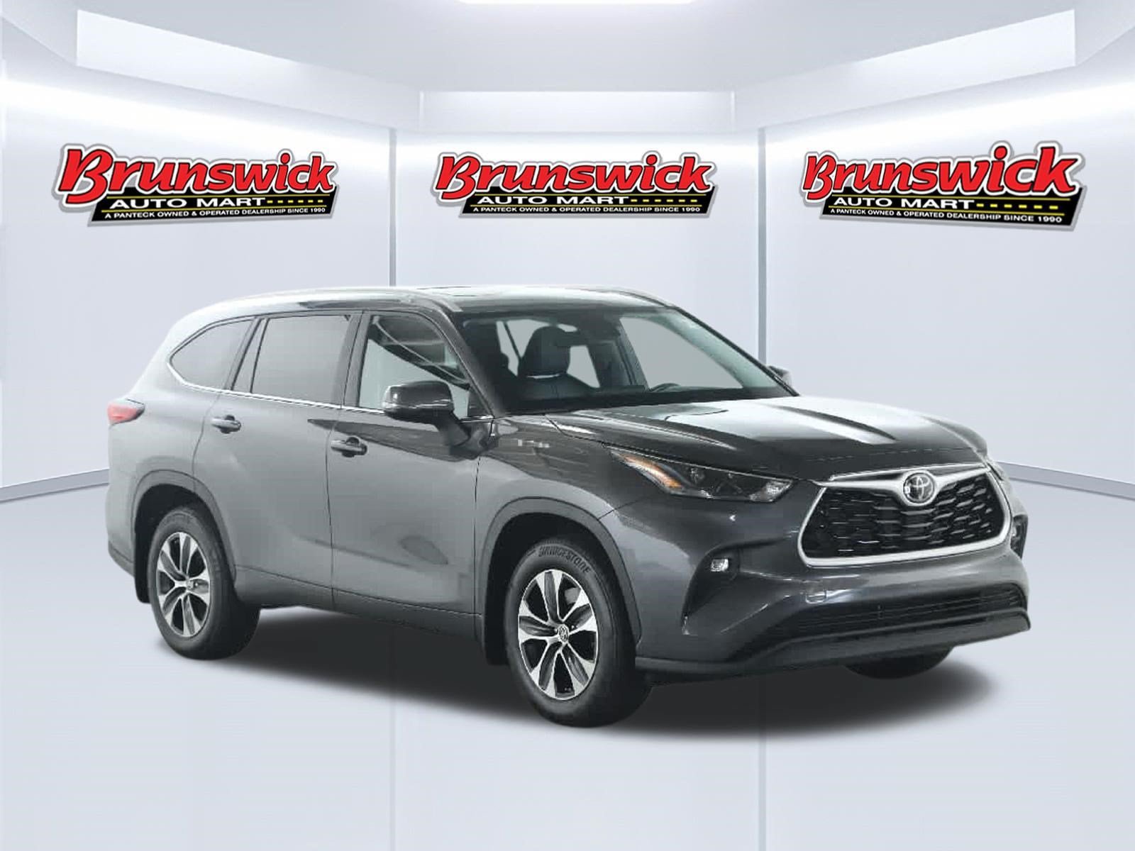 Used 2023 Toyota Highlander XLE FWD image 9
