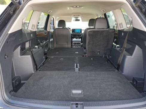 Used 2025 Volkswagen Atlas SE AWD/4WD image 30