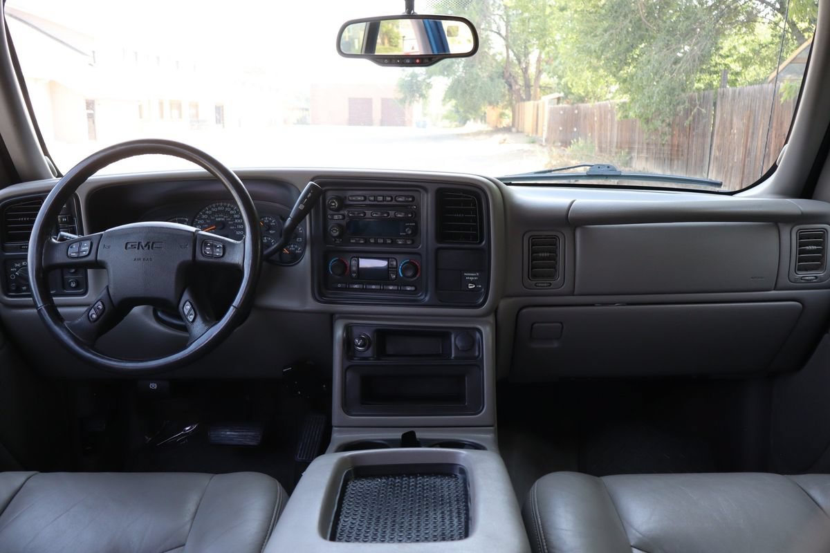 Used 2004 GMC Sierra 2500 SLT w/ Heavy-Duty Power Package AWD/4WD image 16