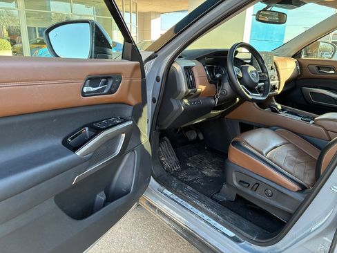 Used 2022 Nissan Pathfinder Platinum w/ Cargo Package image 8