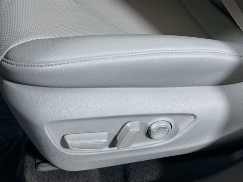 Used 2022 Toyota Highlander Platinum AWD/4WD image 18