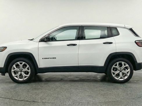 Used 2025 Jeep Compass Latitude AWD/4WD image 5