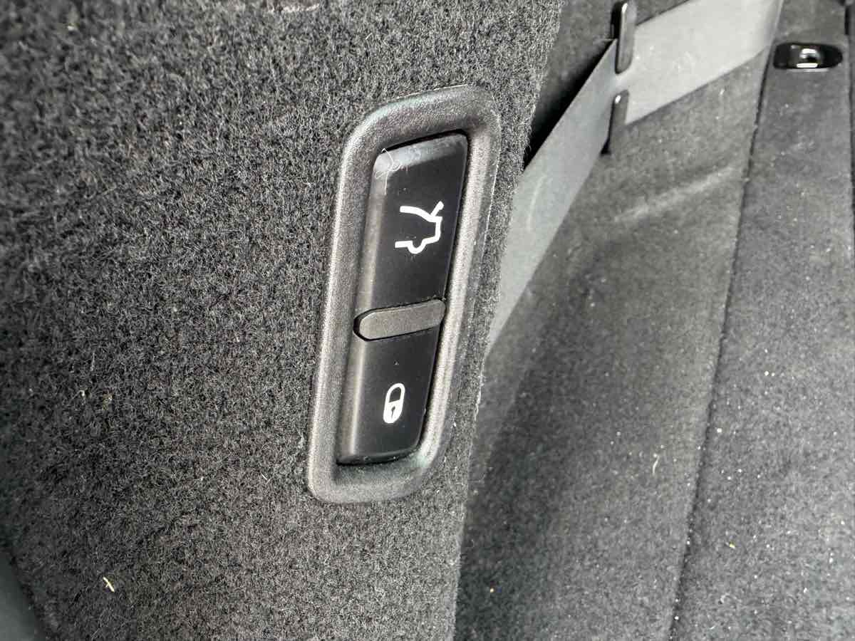 Used 2017 Maserati Levante w/ Luxury Package AWD/4WD image 28