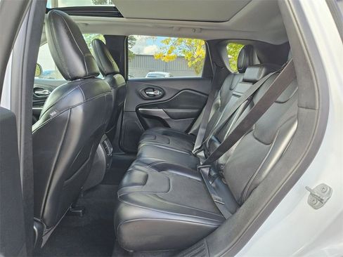 Used 2019 Jeep Cherokee Limited image 26