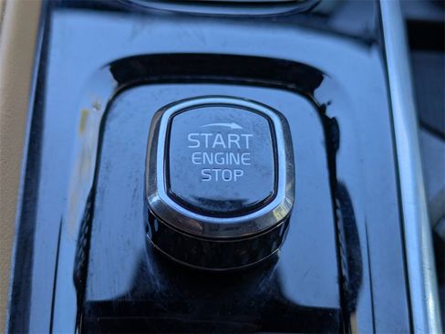 Certified 2024 Volvo XC90 B6 Ultimate w/ Lounge Package image 44