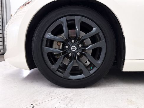 Used 2015 Nissan 370Z Touring RWD image 13