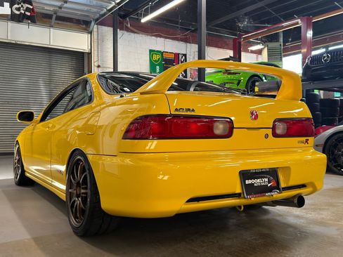 Used 2000 Acura Integra Type R FWD image 10