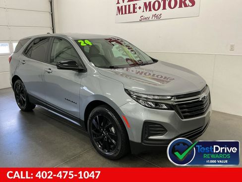Used 2024 Chevrolet Equinox LS w/ LS Convenience Package AWD/4WD image 1