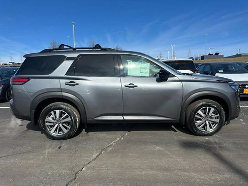 Used 2026 Nissan Pathfinder SL AWD/4WD image 2