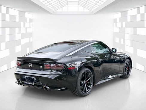 Certified 2025 Nissan Z Performance w/ Floor Mat Package RWD image 7