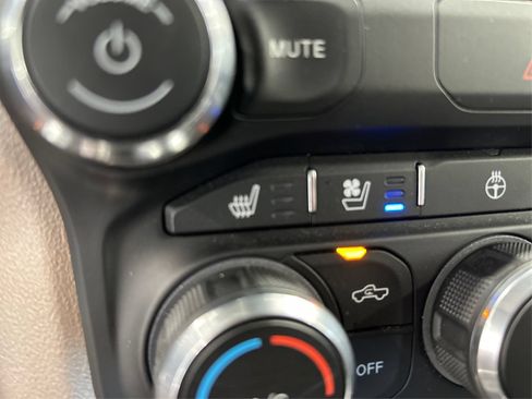 Used 2022 RAM 1500 Laramie AWD/4WD image 31