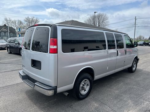 Used 2017 Chevrolet Express 3500 LT w/ LT Preferred Equipment Group RWD image 3