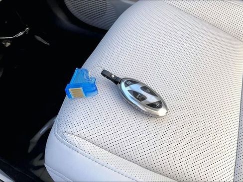 Used 2024 Hyundai Kona Limited image 11