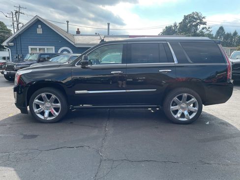 Used 2017 Cadillac Escalade Premium Luxury AWD/4WD image 2