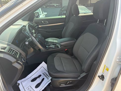 Used 2018 Ford Explorer XLT FWD image 7
