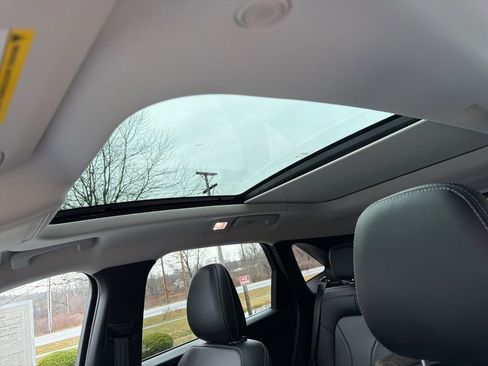 Used 2025 Ford Escape Platinum w/ Premium Technology Package image 38