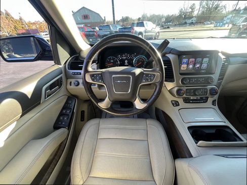 Used 2018 GMC Yukon Denali image 4