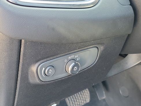 Used 2019 Chevrolet Equinox LS image 18