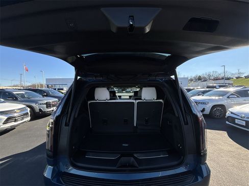 Used 2025 Cadillac Escalade Premium Luxury Platinum image 31