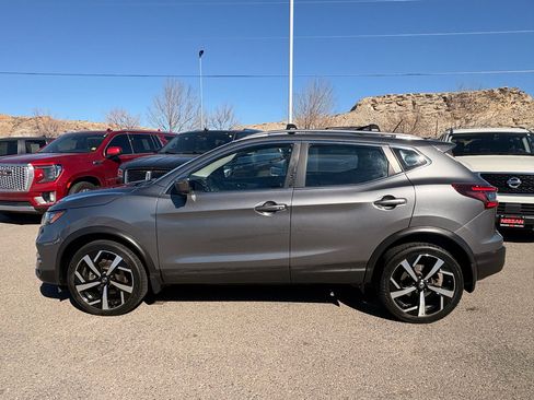 Used 2020 Nissan Rogue Sport SL image 2
