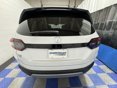 New 2025 Honda Pilot EX-L image 9