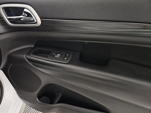 Used 2020 Jeep Grand Cherokee Altitude RWD image 30