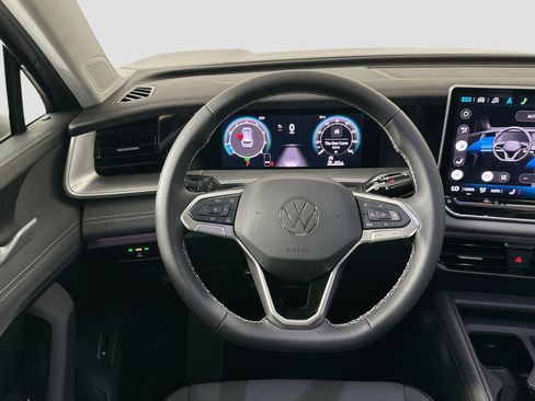 New 2025 Volkswagen Tiguan SE image 18