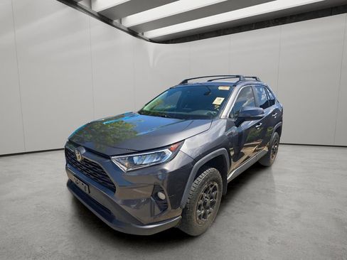 Used 2021 Toyota RAV4 XLE AWD/4WD image 2