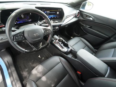 Used 2024 Chevrolet Trax RS w/ Sunroof Package FWD image 19