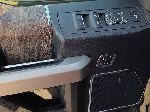 Used 2019 Ford F250 Lariat w/ Lariat Ultimate Package AWD/4WD image 13