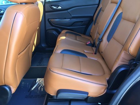 Used 2017 GMC Acadia SLT image 16