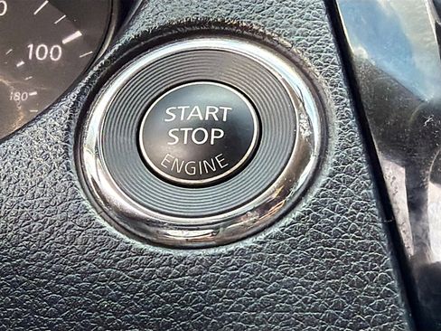 Used 2018 Nissan Rogue SV FWD image 35