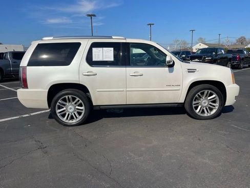 Used 2012 Cadillac Escalade Premium image 8
