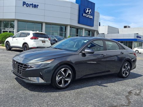 Used 2022 Hyundai Elantra Limited w/ Preferred Accessory Package FWD image 3