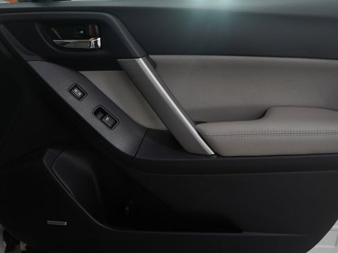 Used 2015 Subaru Forester 2.5i Limited image 9