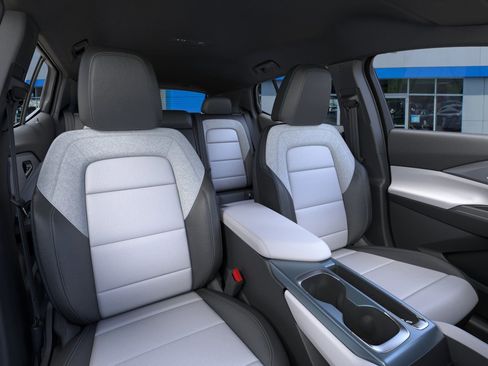 New 2025 Chevrolet Equinox EV LT w/ Convenience Package image 40