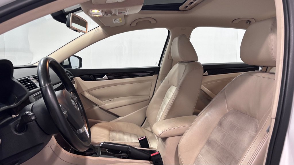 Used 2014 Volkswagen Passat TDI SEL Premium FWD image 12